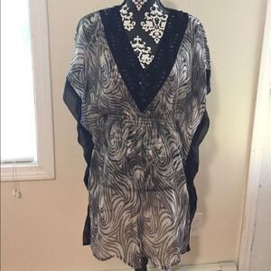 𝅺Clubz collection gorgeous beach coverup. Size S